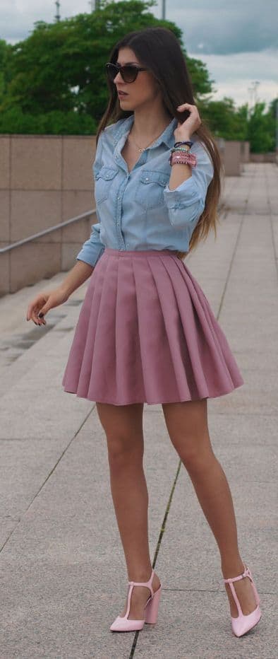 ... pleated skirt with jeans shirt and light pink heels | Fashion Rules