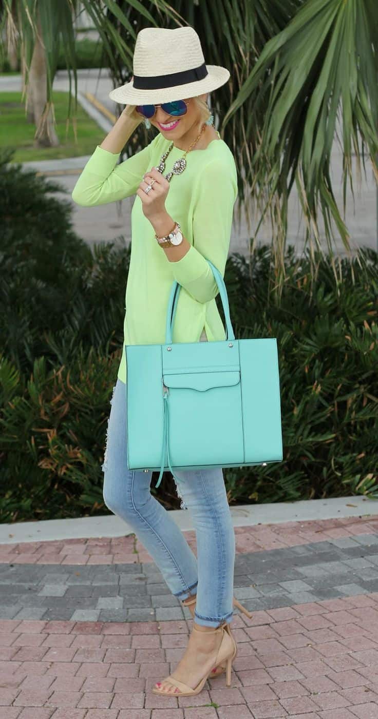 what color goes with aquamarine handbag