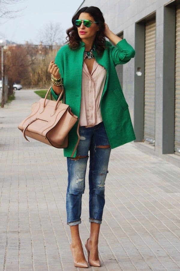 what color goes with emerald green coat