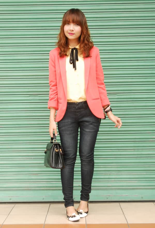 colors that go with salmon blazer