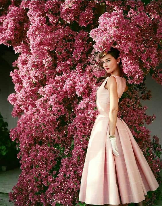Audry Hepburn in light pink dress