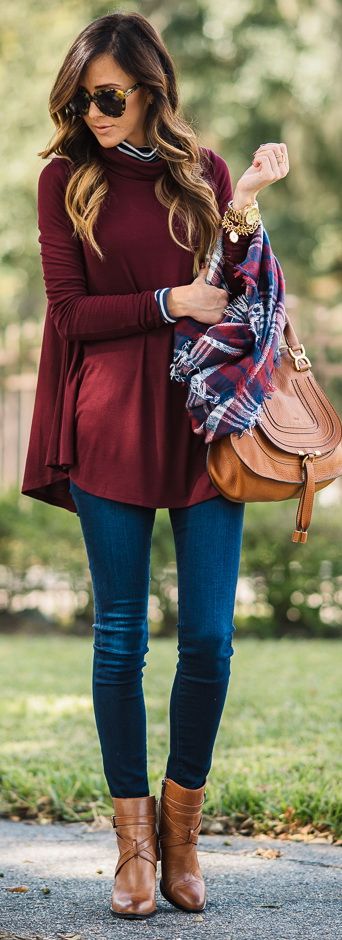 what color goes with maroon tunic