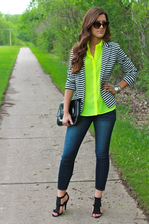 what color goes with lime green blouse