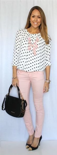 what color goes with light pink skinnies