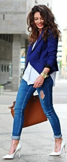 what color goes with navy blue blazer