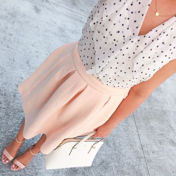 what color goes with peach pumps