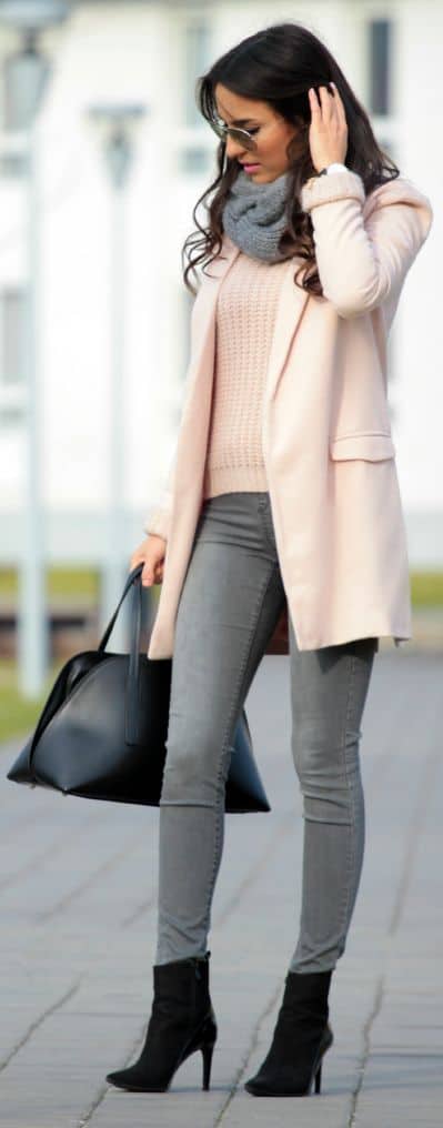 Light gray skinnies with light pink coat and gray skarf