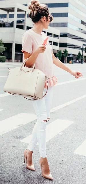 what color goes with light pink blouse