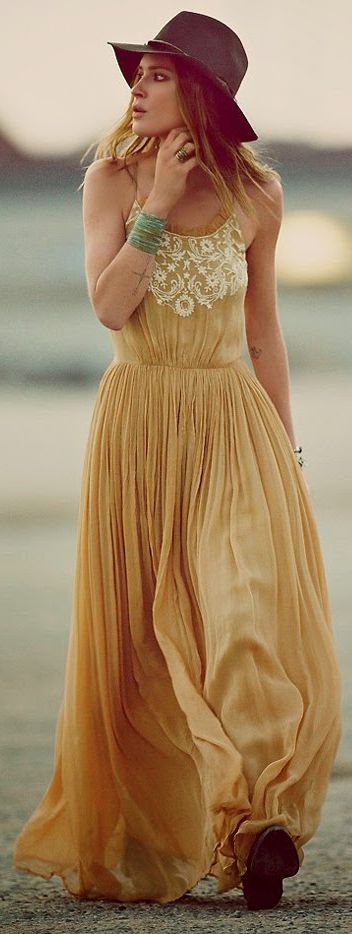 Light brown maxi dress with fedora hat