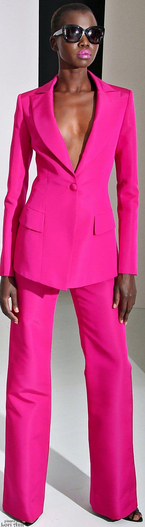 colors that go with fuchsia pink suit