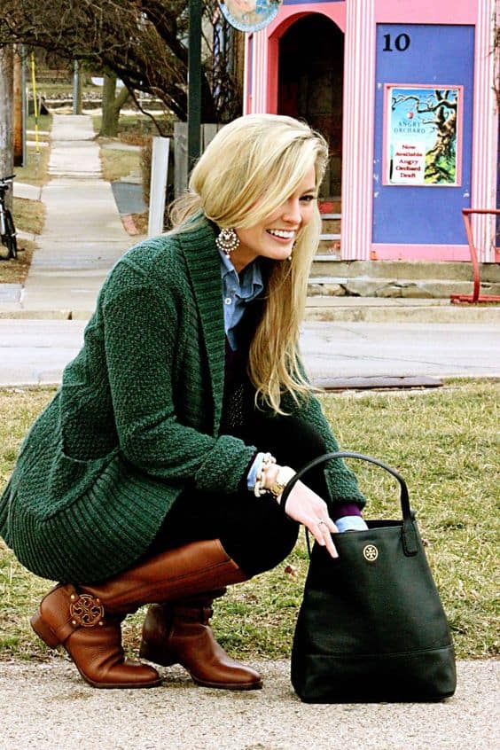 colors that go with hunter green knitted jumper