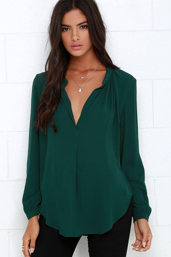 what color goes with dark green blouse