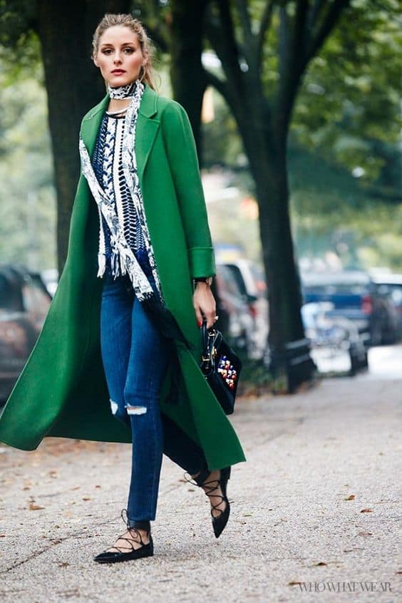 what color goes with forest green trench coat