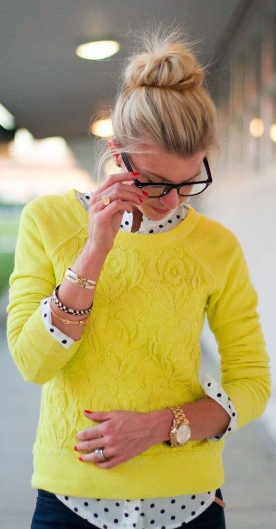 what color goes with yellow jumper