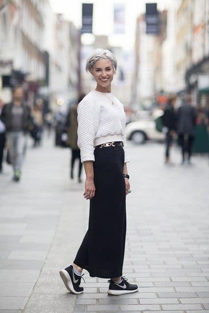 how to wear black maxi skirt with trainers
