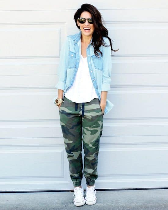 how to wear camo jogger pants