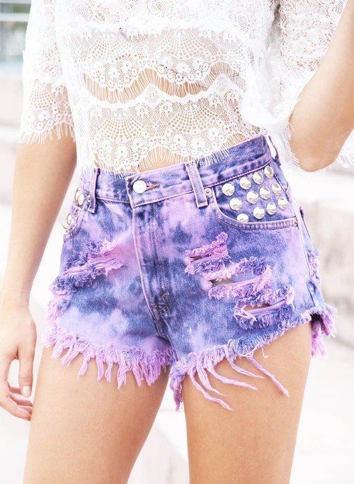 how to wear galaxy printed ripped shorts