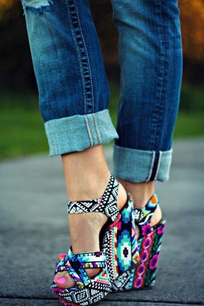 how to wear tribal printed wedge sandals