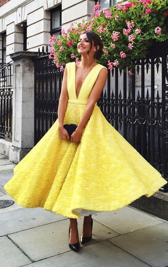 yellow low cut dress in Grace Kelly style