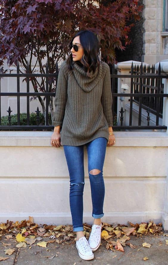 what to wear with white converse and sweater