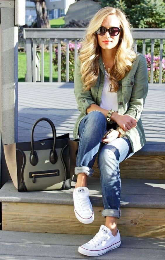 what to wear with white converse and olive jacket