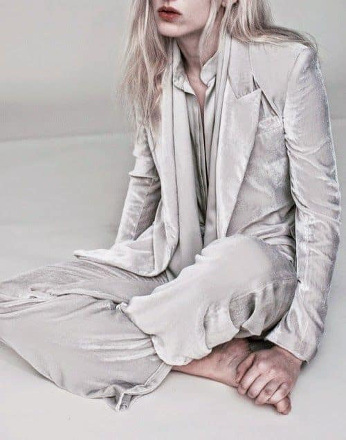what color goes with silver pantsuit