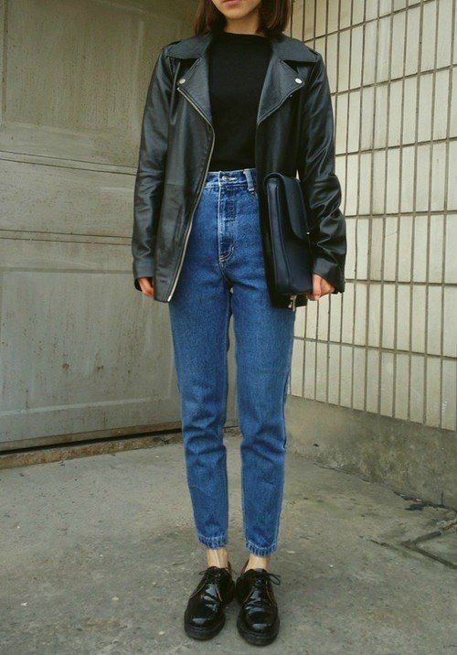 how to wear mom jeans and leather jacket