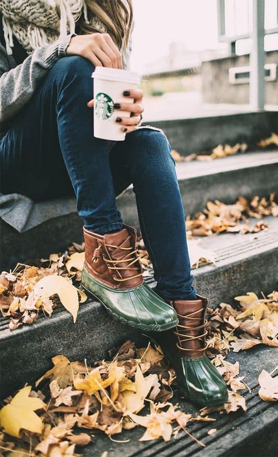 what to wear with green and brown rain boots