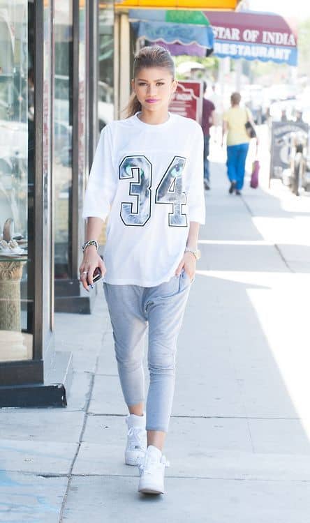 outfit with light gray sweatpants and white converse