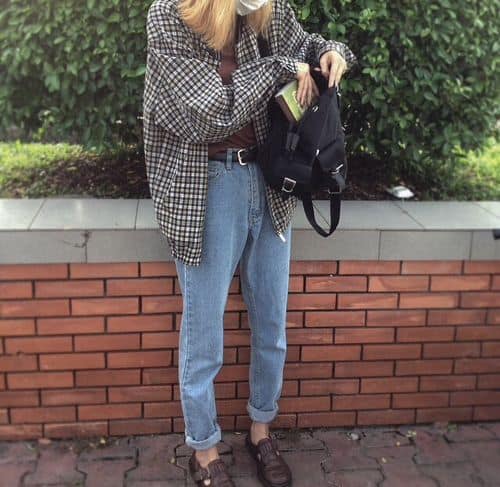 outfit with mom jeans and plaid jacket